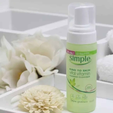 Simple Kind to Skin Vital Vitamin Foaming Cleanser 150ml - Image 2