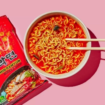 Nongshim Shin Ramen - Hot & Spicy Ramen Noodles, Korean Style (120g) - SHOPPE.LK